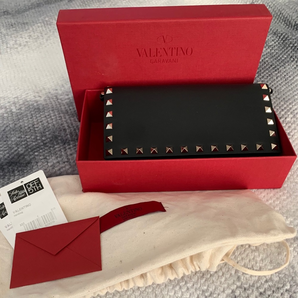 Valentino Garavani rockstud wallet on chain